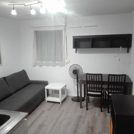 Studio devant les remparts avec parking privé Appartamento Avignone Esterno foto