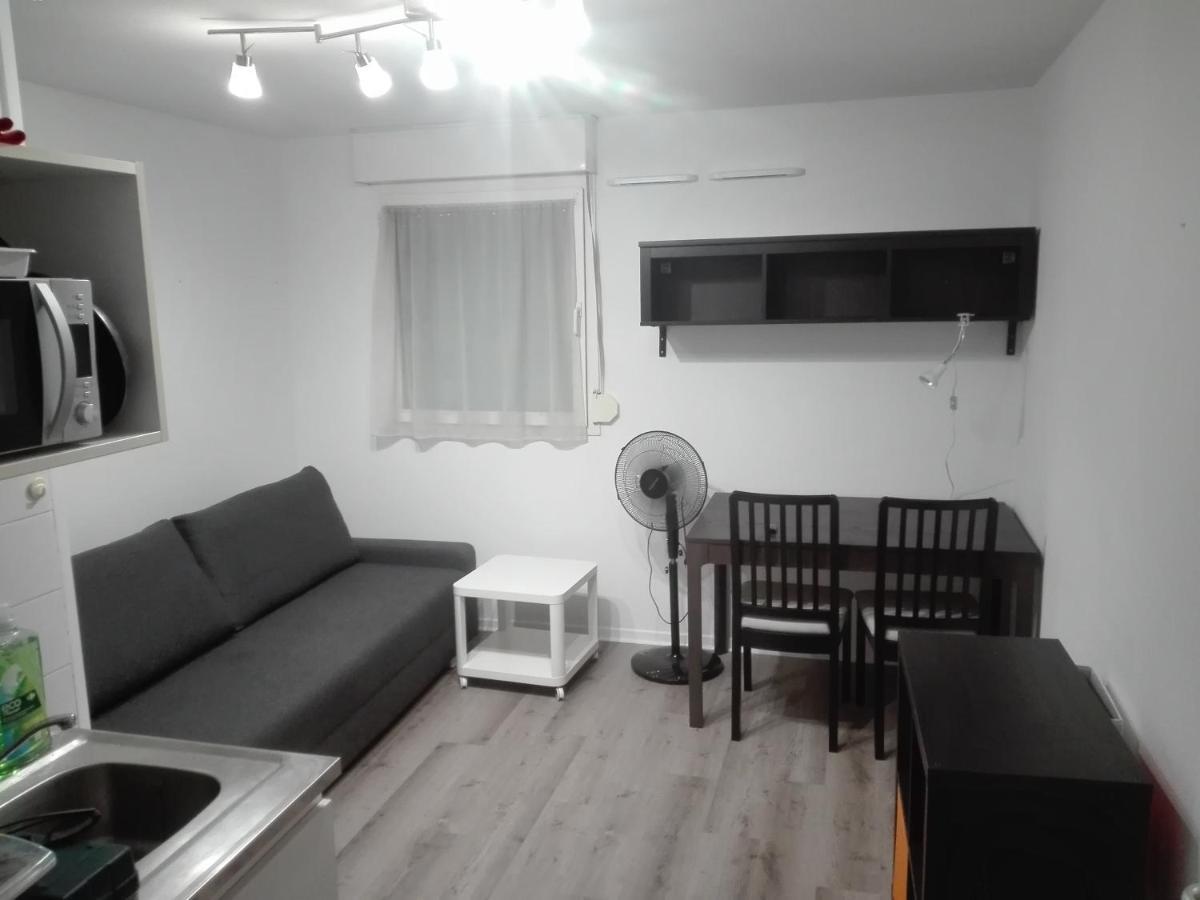 Studio devant les remparts avec parking privé Appartamento Avignone Esterno foto